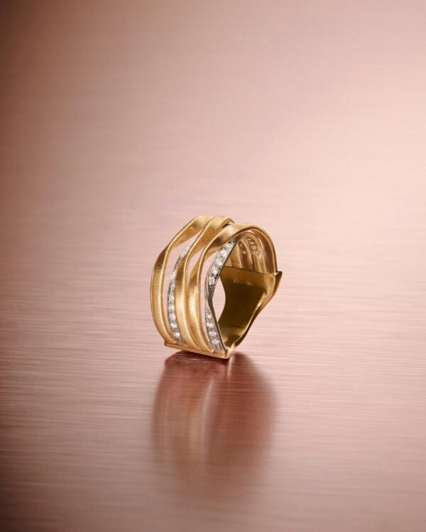 Marrakech yellow gold ring with diamonds - Image 4